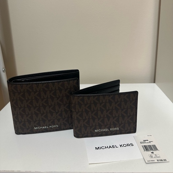 Michael Kors Bifold wallet with passcase ID credit card holder - Picture 1 of 5